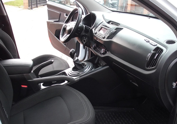 Kia Sportage cena 47990 przebieg: 164000, rok produkcji 2013 z Supraśl małe 137